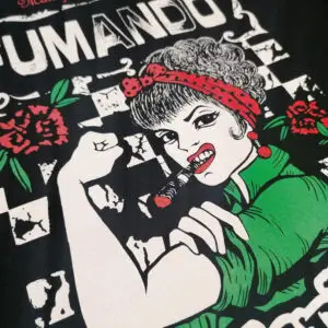 Camiseta La Fumadora · Detalle del retrato de Manojito de Claveles