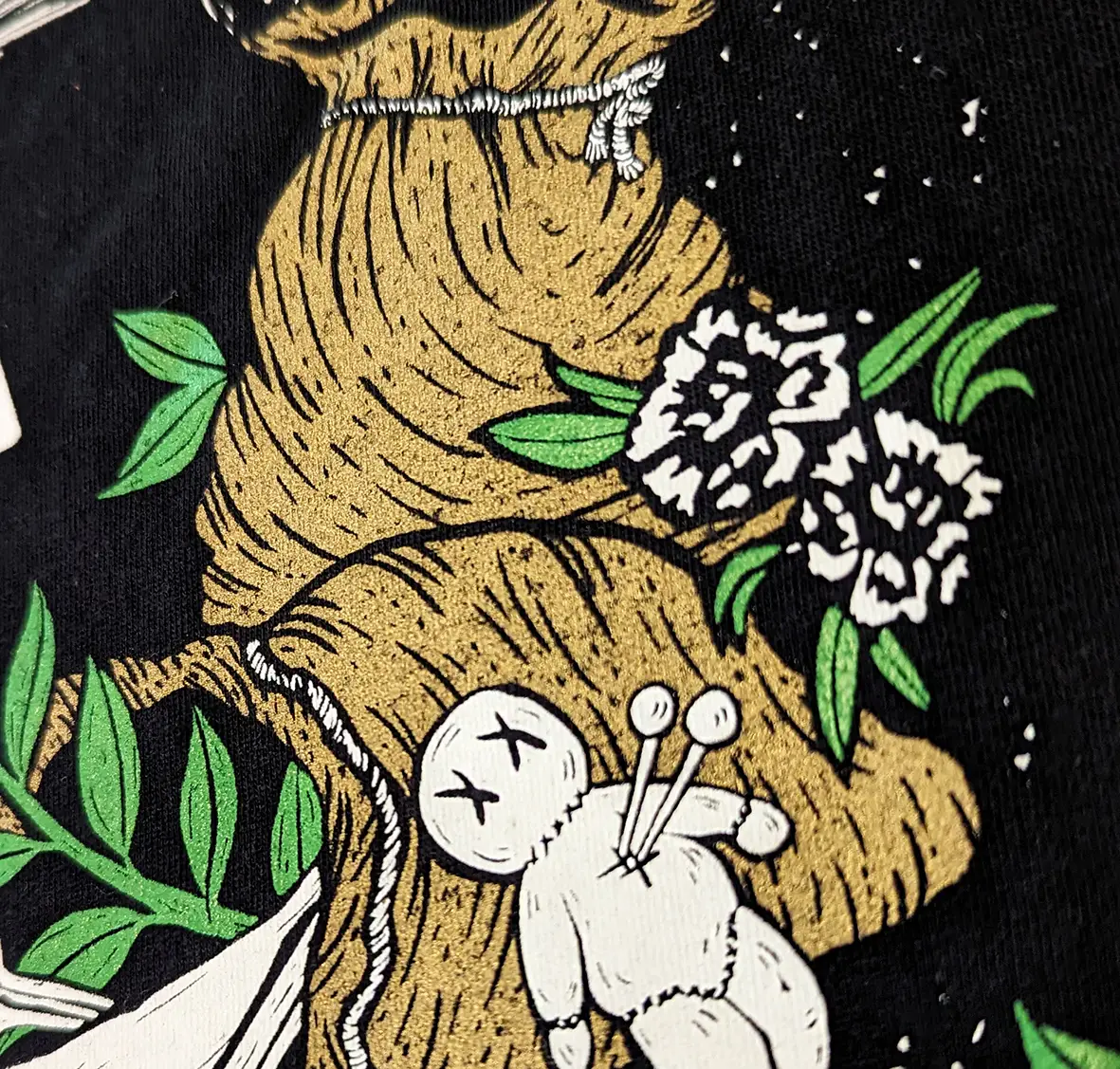 Camiseta Encrucijada · Detalle del personaje Camiseta Encrucijada · Detalle del personaje