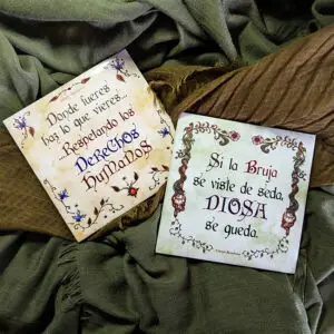 Azulejos Diosa Seda y Derechos Humanos fotografiados juntos