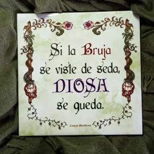 Azulejo Si la bruja se viste de seda, diosa se queda, de Amaya Barahona