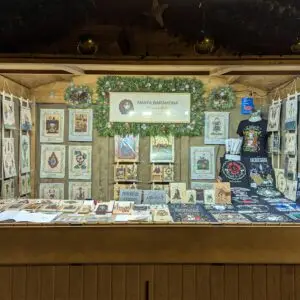 Una habitación propia en la caverna: ilustraciones y artesanía en Bellotas y Claveles